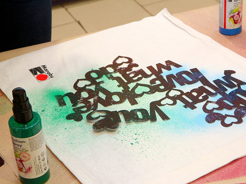 Декорирование сумок красками Fashion Spray: Фото 03
